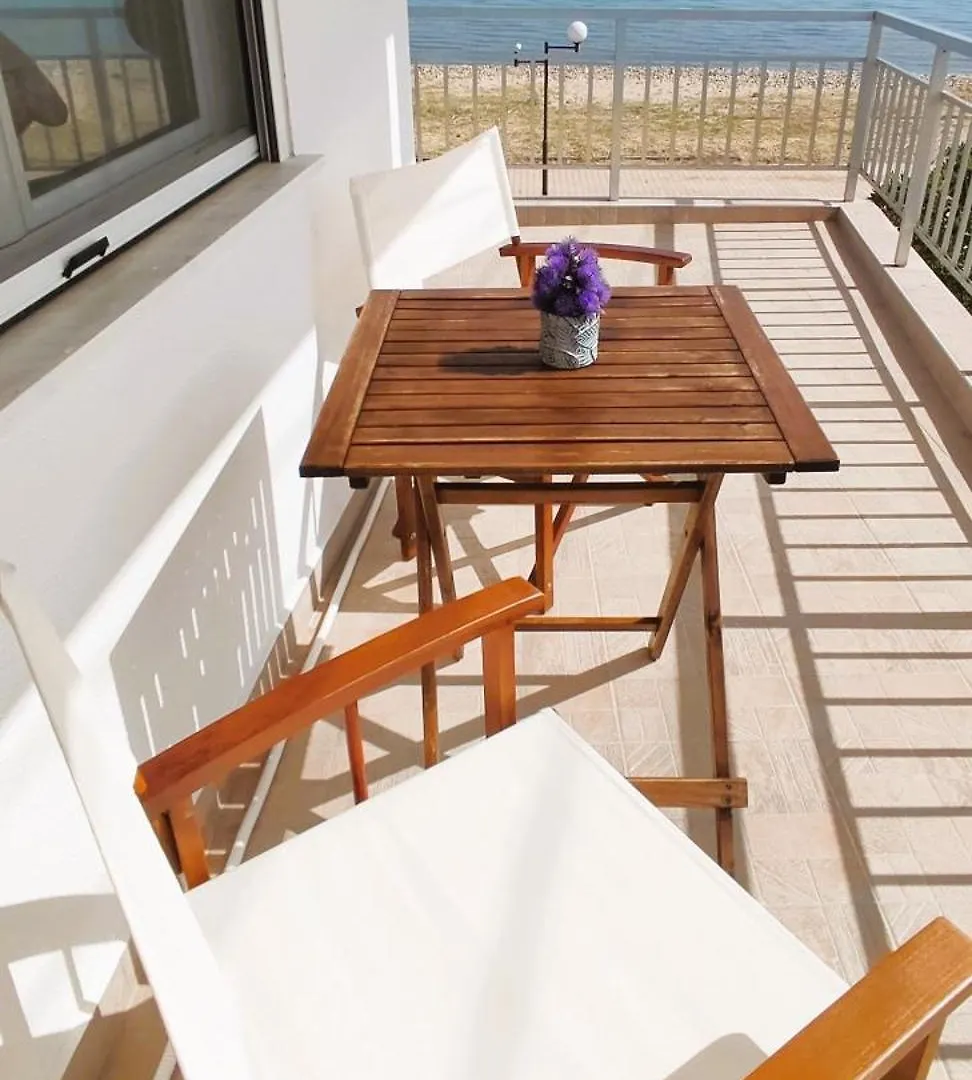 Apartment In Front Of The Sea Nea Plagia