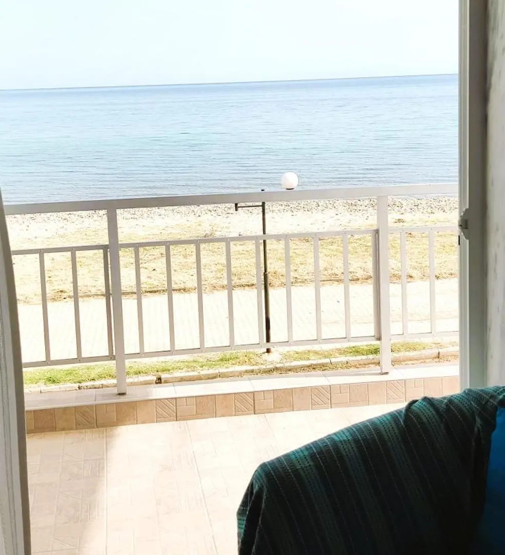Apartment In Front Of The Sea Nea Plagia